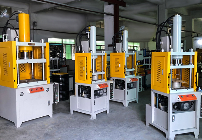 Pressure Regulation Of Four-Column Hydraulic Press