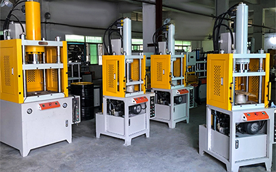 Pressure Regulation Of Four-Column Hydraulic Press